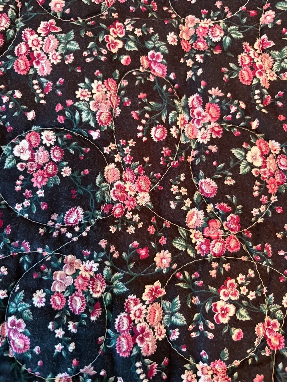 Pink and burgundy Floral Patchwork Quilt - Classic Cozy Bedding